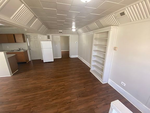 3rd image of 906 W South St APT 4