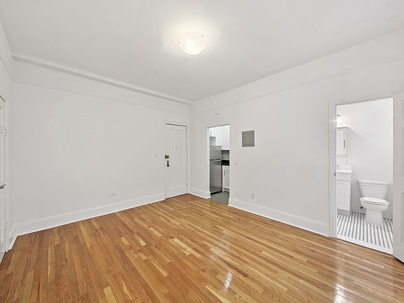 4th image of 347 W 55th St APT 6G