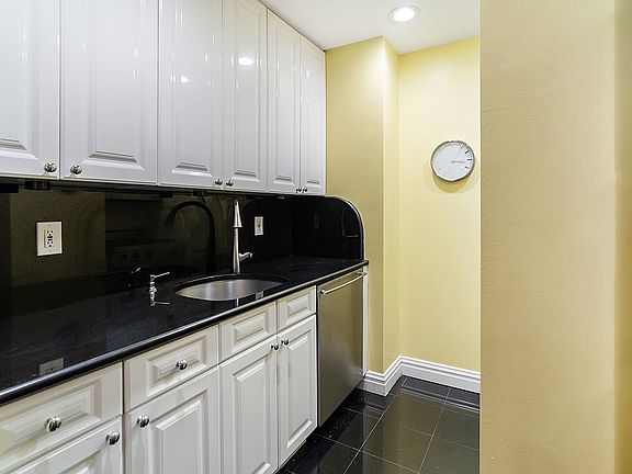 5th image of 100 Central Park S APT 3E
