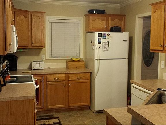 3rd image of 124 Iveys Meadow Ct