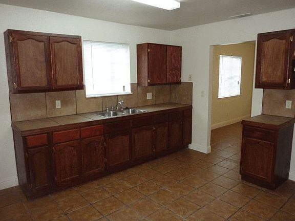 3rd image of 2606 Beaumont St