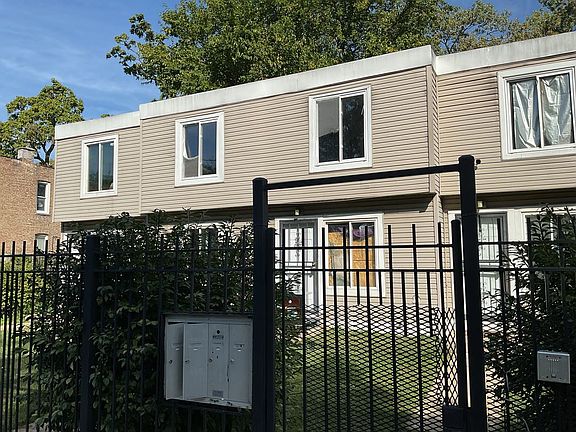 3rd image of 5815 S May St