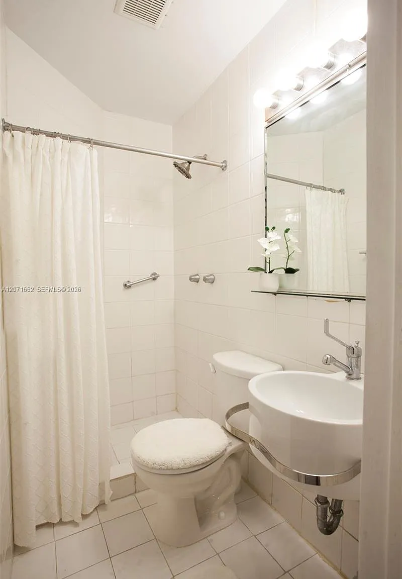 4720 Pine Tree Dr — Photo 2
