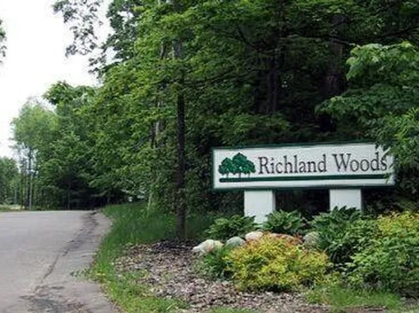 9122 Richland Woods Dr, Richland, MI 49083