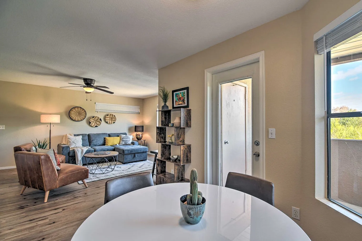 2 bed, 2.0 bath, 1044 sqft, $2,910 — Photo 4