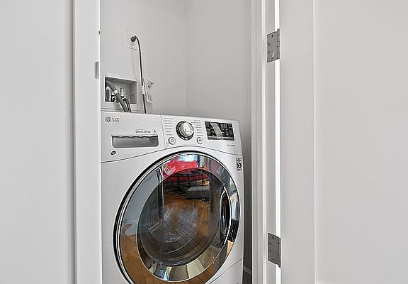 4th image of 216 E 121st St #6B