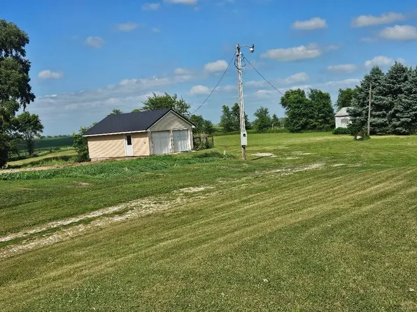 7578 11th Avenue Dr, Belle Plaine, IA 52208