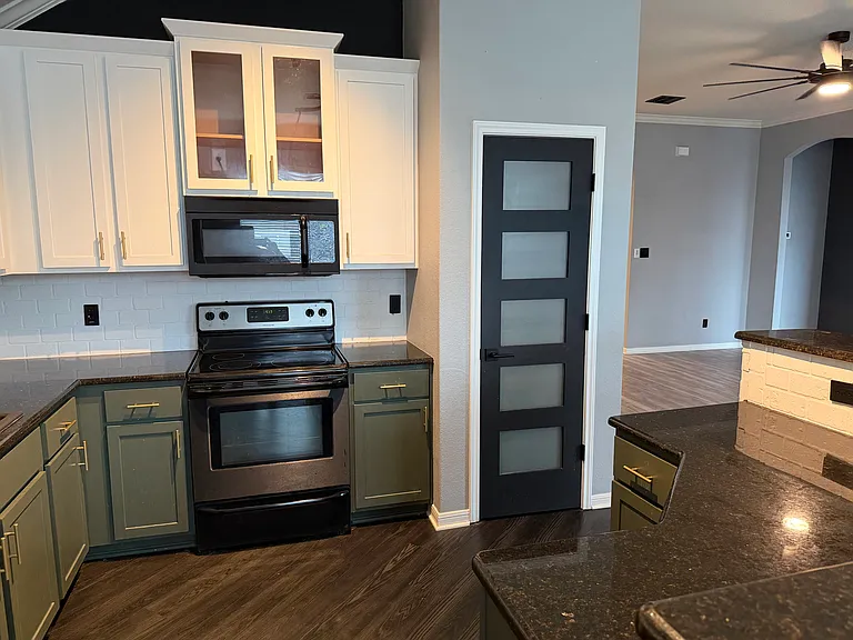 5936 Alexandria Dr — Photo 8