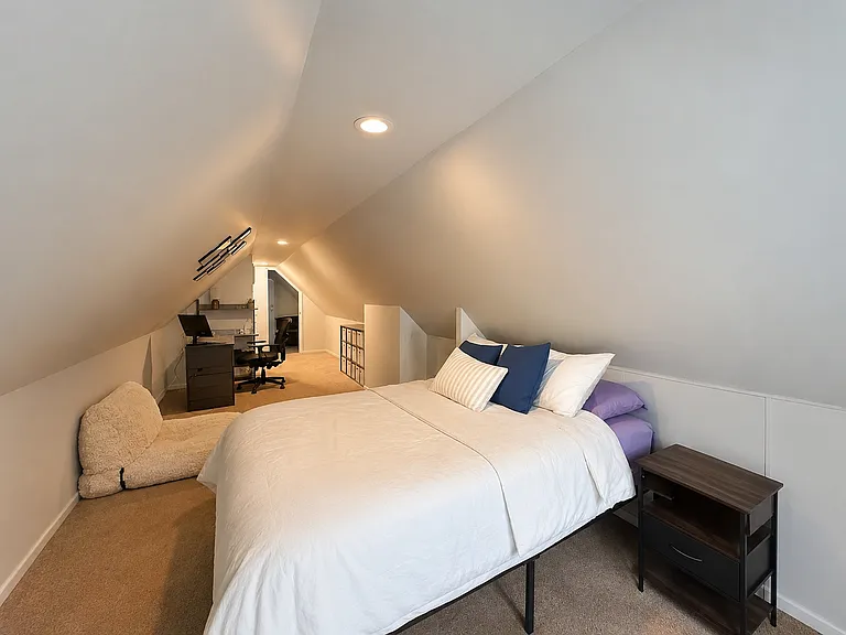 2322 Stratford Apts — Photo 19