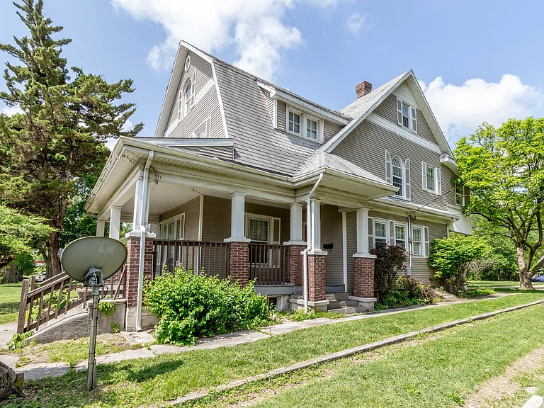 1321 Paris Rd — Photo 3