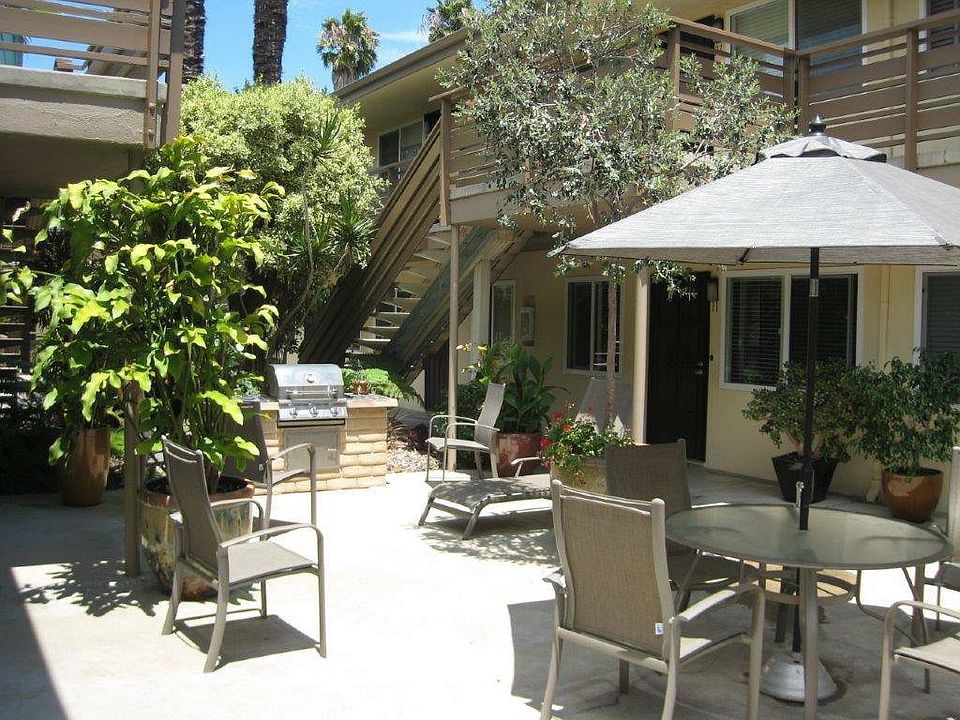 Hillcrest Place courtyard