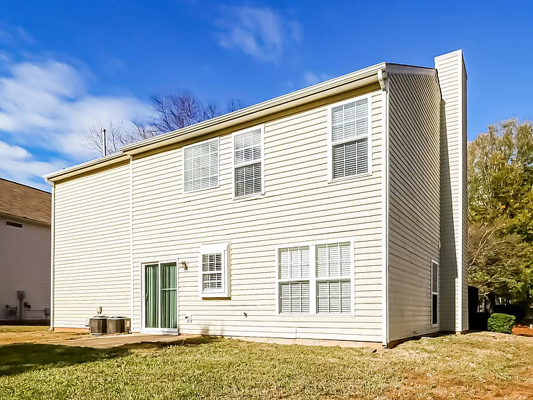 7021 Long Run Ln — Photo 15