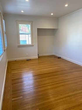 3rd image of 521 Jersey St