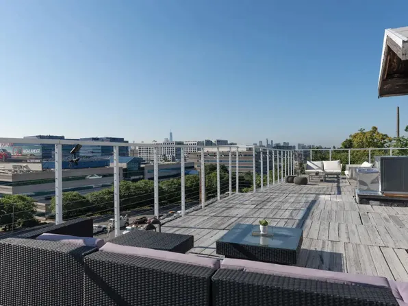 261 Park Avenue image 24 of 26