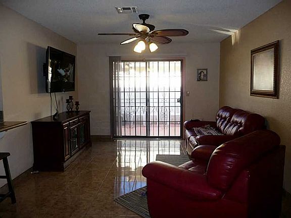 5th image of 1748 Yellow Rose St