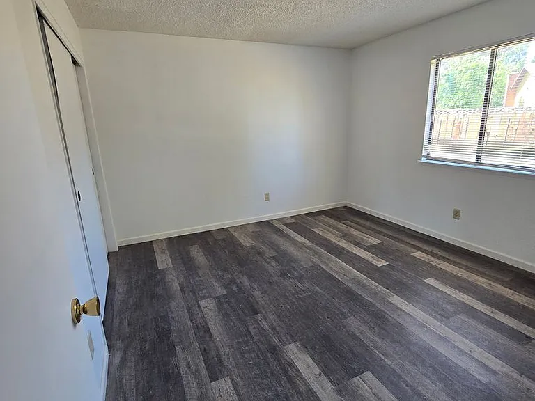 932 Kinnett Ave — Photo 7