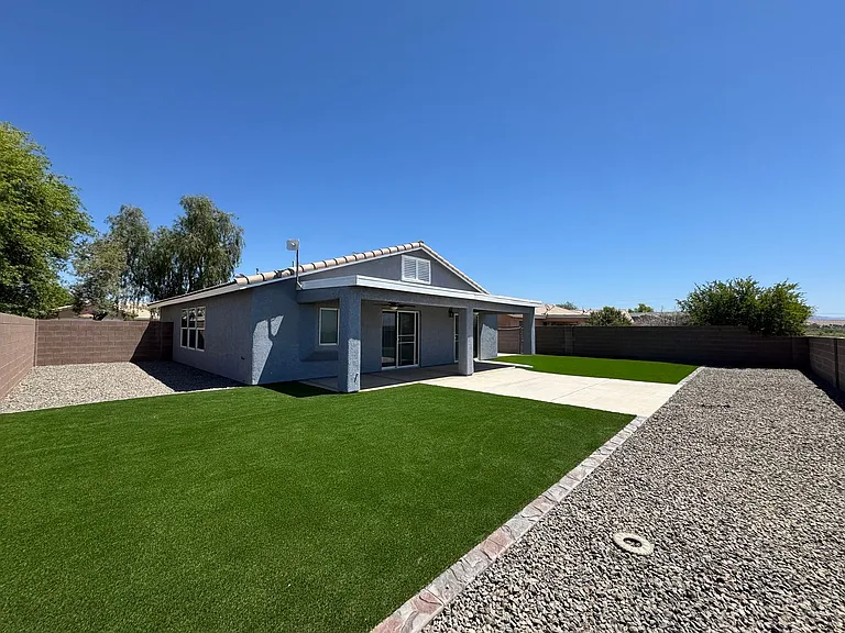 2454 E Saguaro Dr — Photo 29