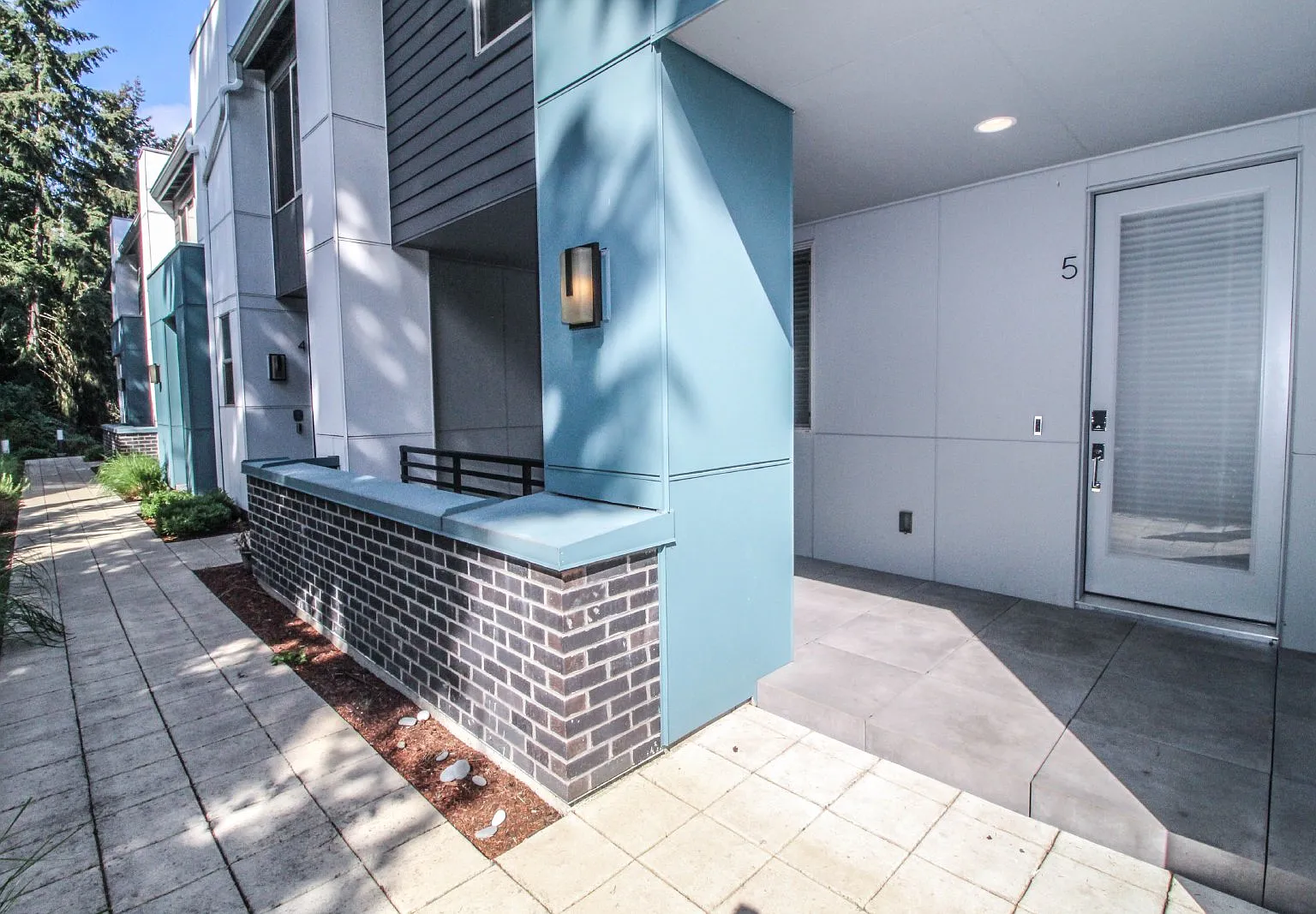 4 bed, 3.5 bath, 2241 sqft, $4,150 — Photo 4