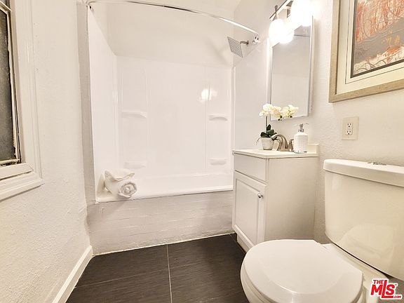 3rd image of 1308 S Wilton Pl #204