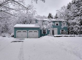 11 Hiawatha Dr, Guilderland, NY 12084