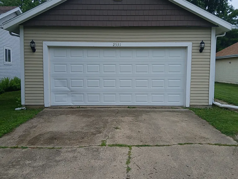 2531 Woodlawn Dr — Photo 1