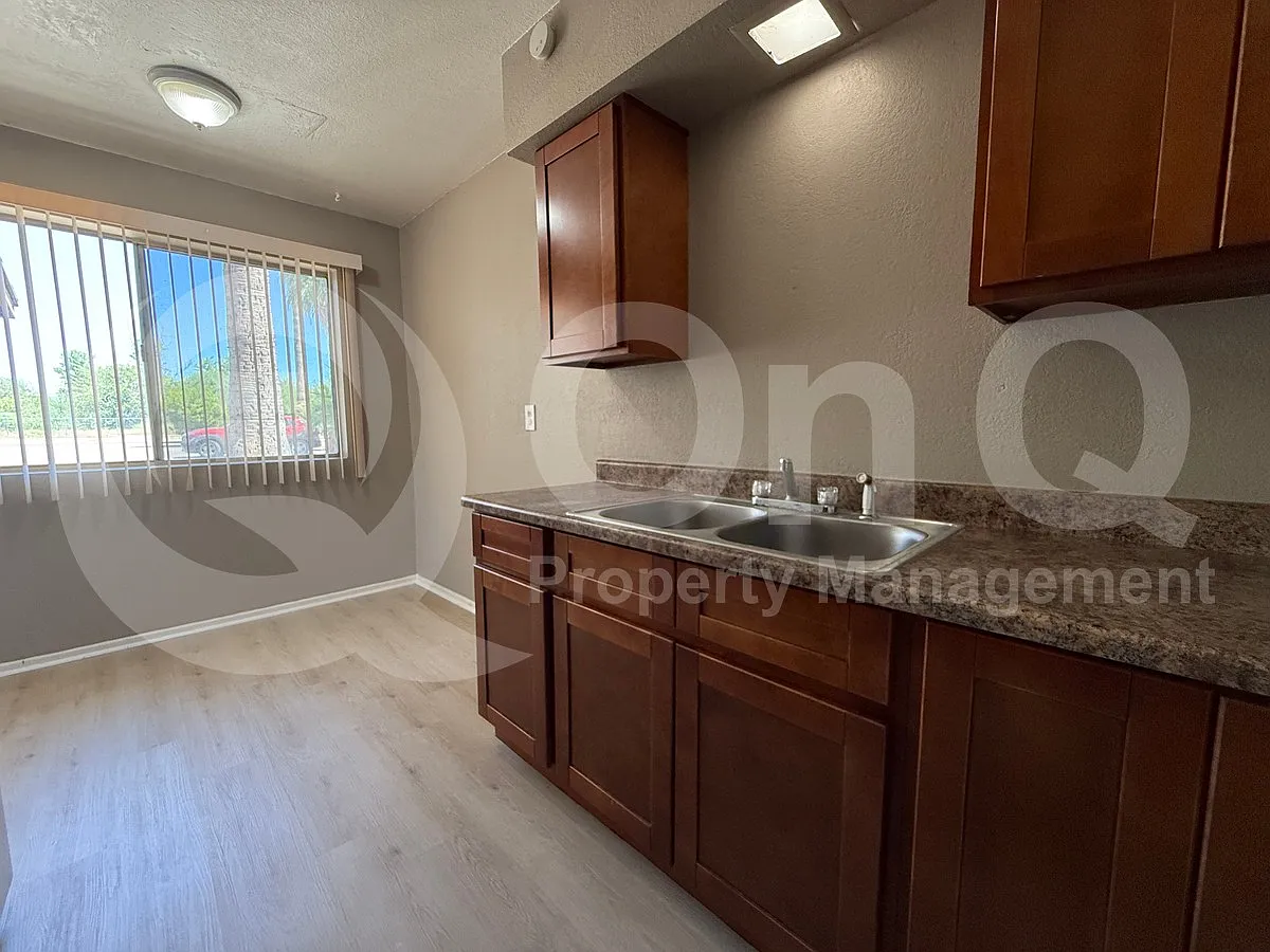 2 bed, 1.0 bath, 800 sqft, $1,049 — Photo 4