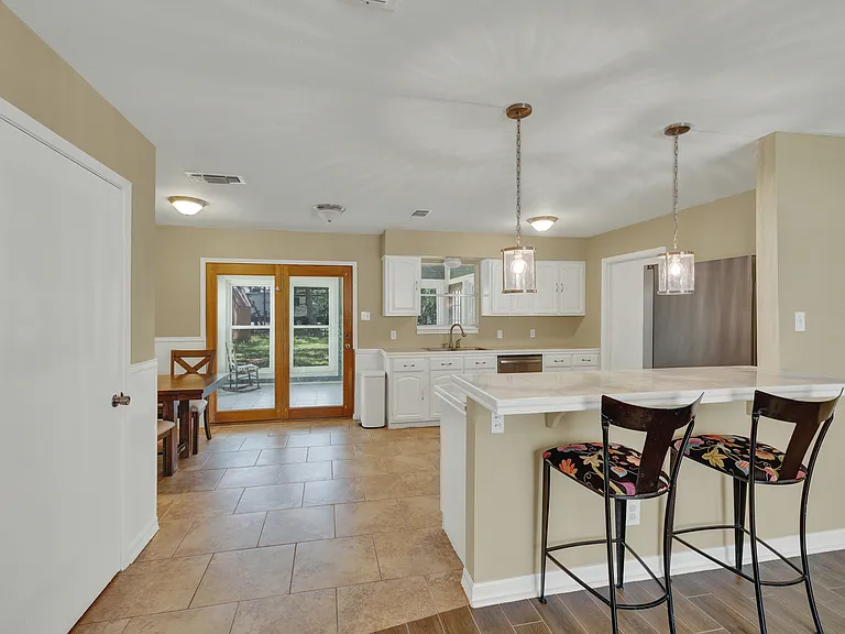 208 Reimer Ave — Photo 10