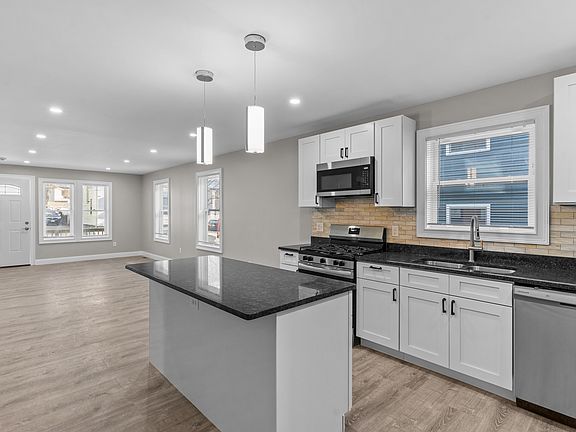 5th image of 14 Herschel St #1