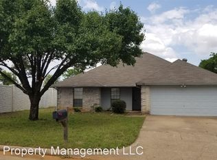 930 Meadowlark Dr, Mansfield, TX 76063