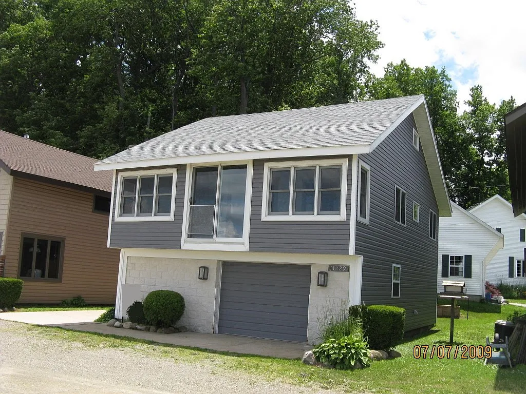 11229 Lakefront Dr photo 1