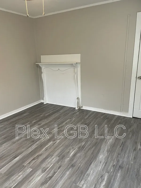 2 bed, 1.0 bath, 761 sqft, $975 — Photo 2