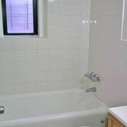 4th image of 45 E Mosholu Pkwy N APT 4H