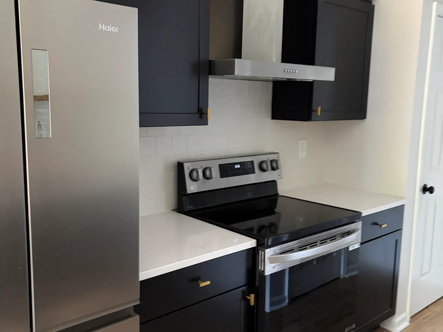 2 bed, 1.5 bath, 900 sqft, $2,200 — Photo 3