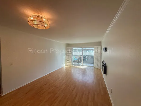 236 E Surfside Dr, Port Hueneme, CA 93041