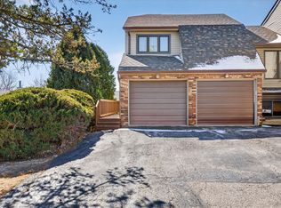 3409 Parkwild Dr #101, Bettendorf, IA 52722