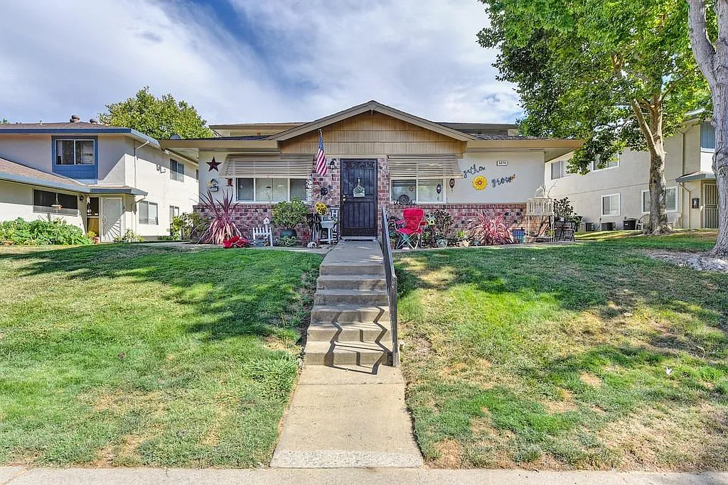 6278 Cavan Dr APT 3 photo 1