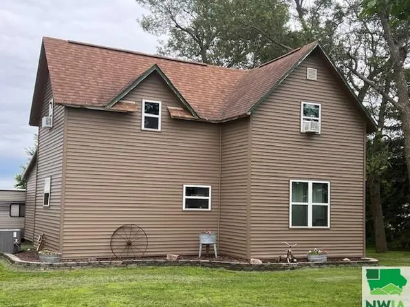 1888 Kingbird Ave, George, IA 51237