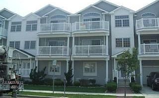 1st image of 400 E 22nd Ave Unit "b"