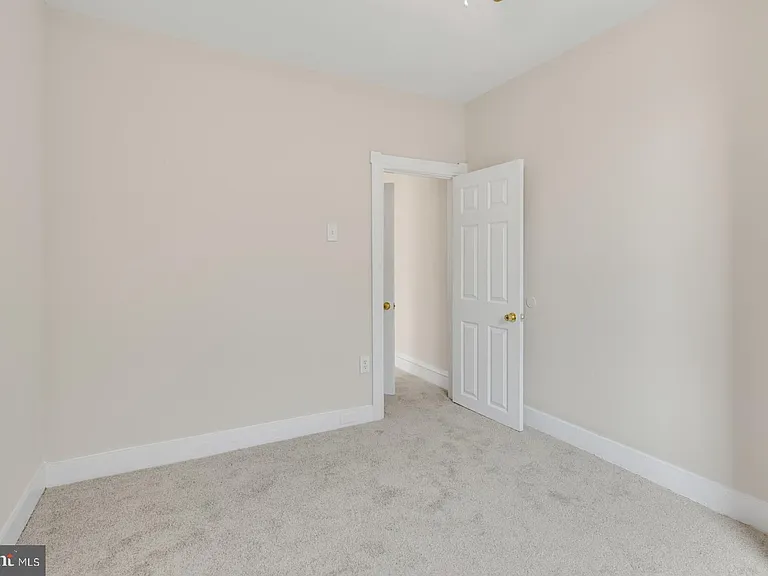 2323 E Cambria St — Photo 21