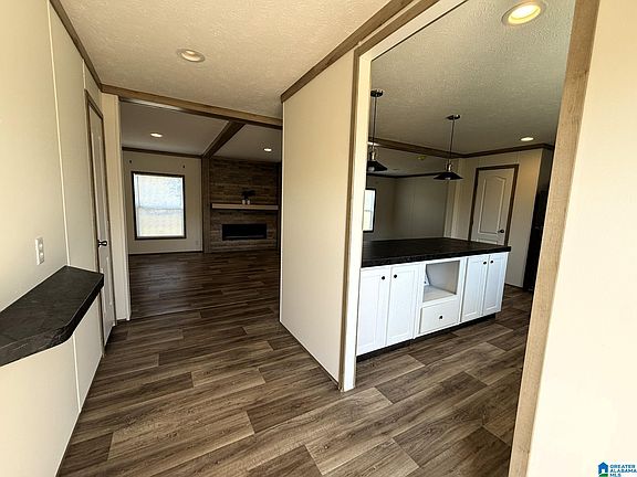 3rd image of 27 Willow Cir