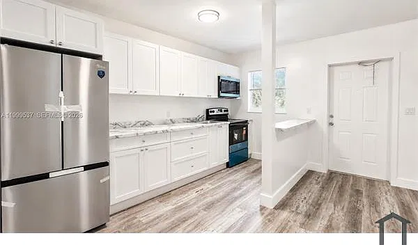 5549 NE Miami Ct — Photo 2