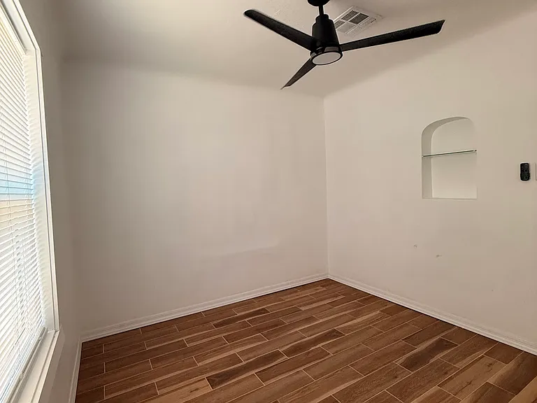865 S 12th Ave — Photo 13