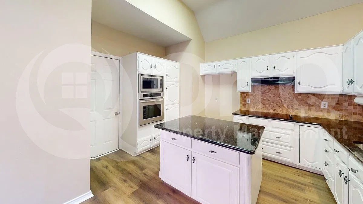 2 bed, 2.0 bath, 1353 sqft, $2,199 — Photo 3
