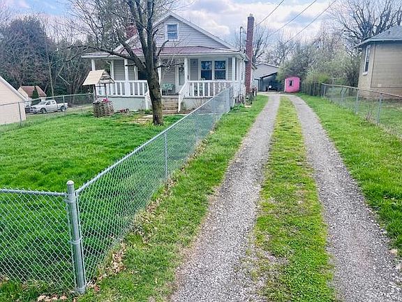 2nd image of 1055 Hart Rd