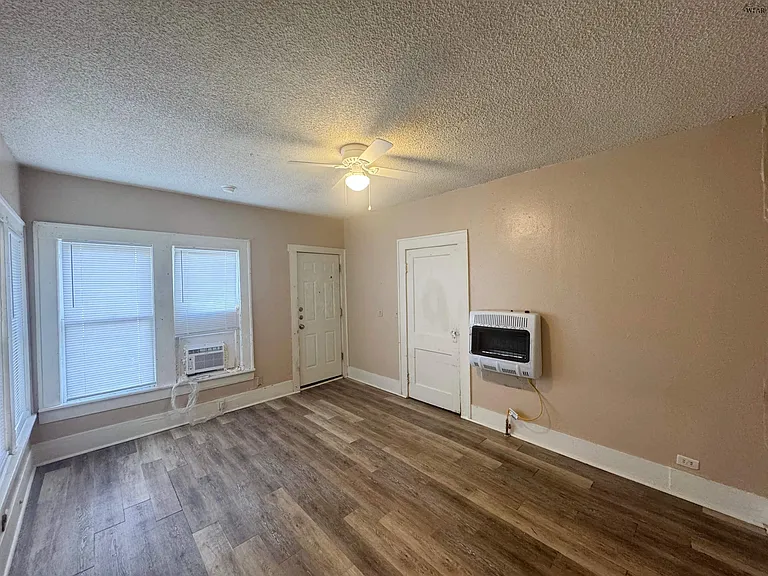 1205 Austin St — Photo 2