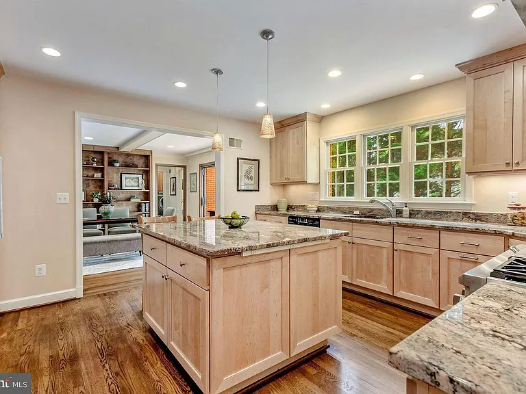 5106 Yuma St NW — Photo 8