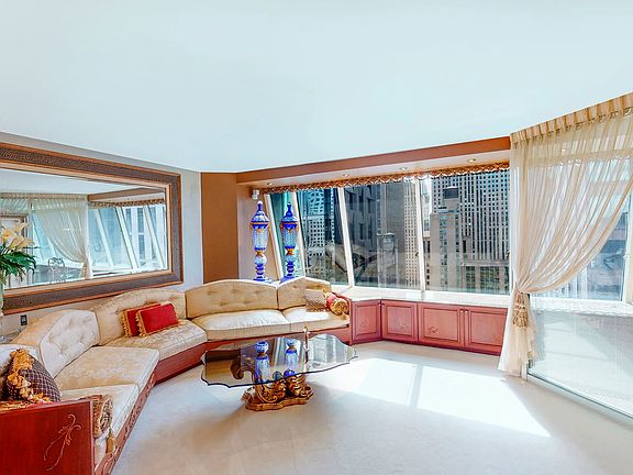4th image of 15 W 53rd St #21C