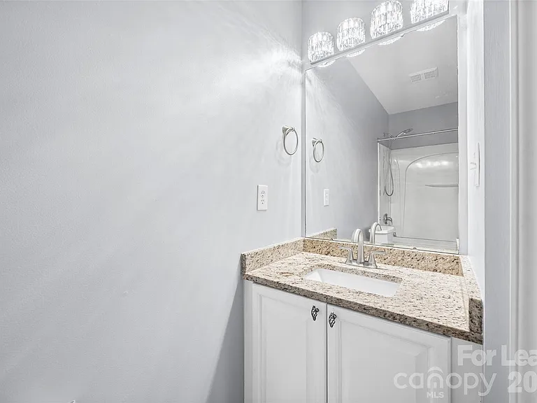 2052 Shady Pond Dr — Photo 15