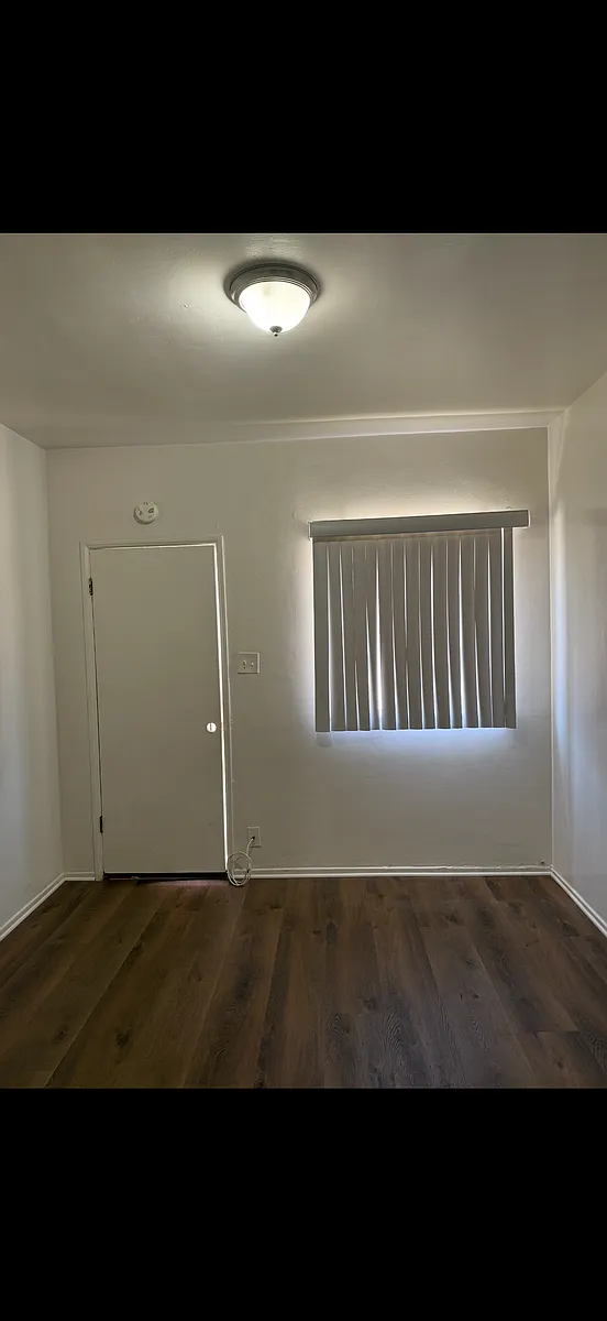 Building Photo - 2529 W Beverly Blvd #6