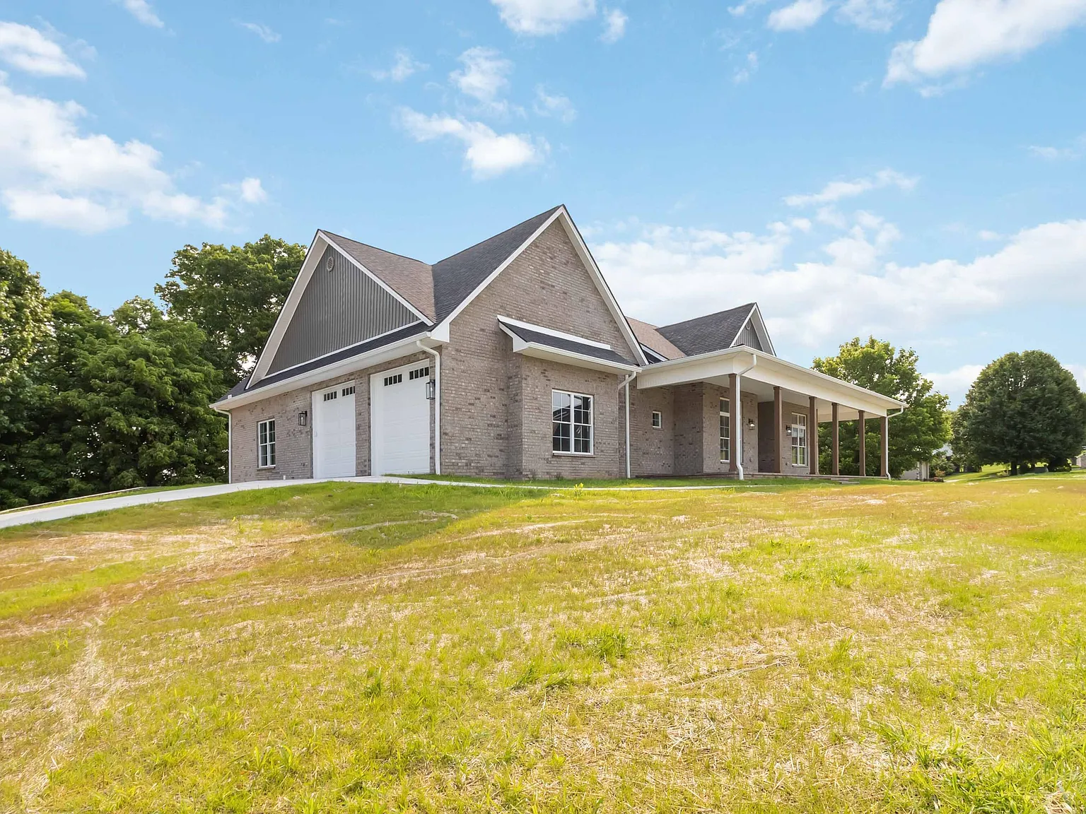 4 bed, 3.5 bath, 5385 sqft, $4,000 — Photo 3